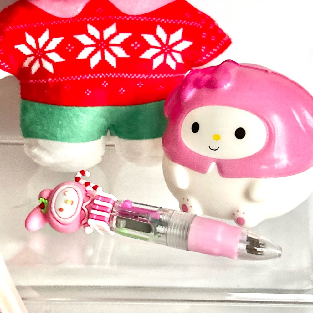 💖My Melody Adorable 6-Piece Christmas Plush Bundle! - Picture 5 of 7